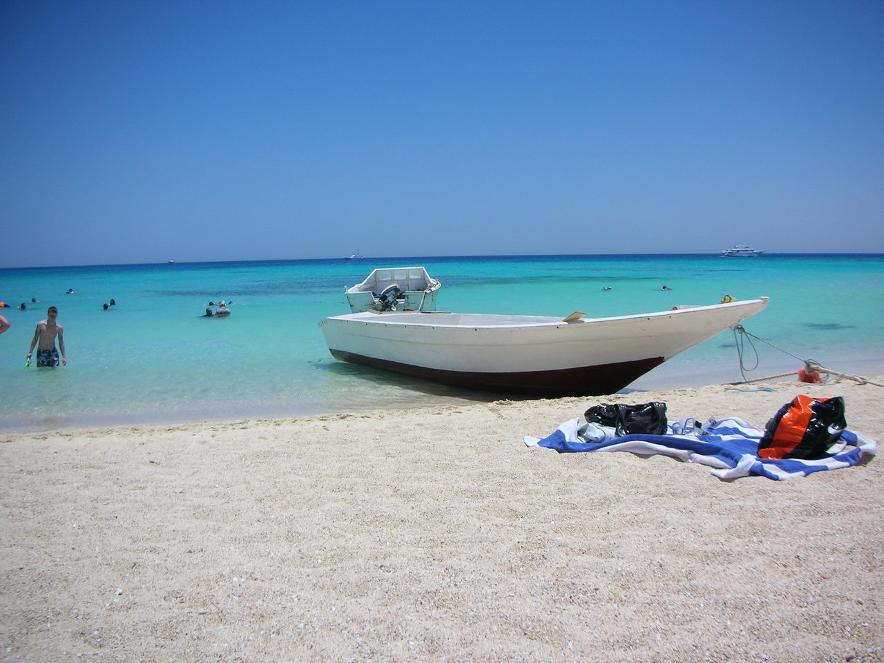 Beach_of_giftun_island.