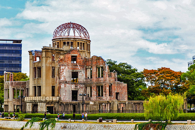 Tour Hiroshima’s Peace Memorial Park and Museum